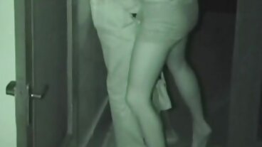 Blond MILF Magnifique pokazuje wspaniałe ciało w basenie sex darmowe filmy erotyczne