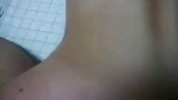 Rich Bitch potrzebuje BBC między male piersi sex nimi Titties!