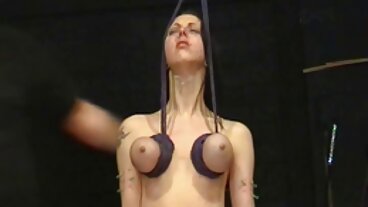 BRAZZERS Zdzirowata Tiffany tryska filmy erotyczne z murzynami gości na imprezie Potluck